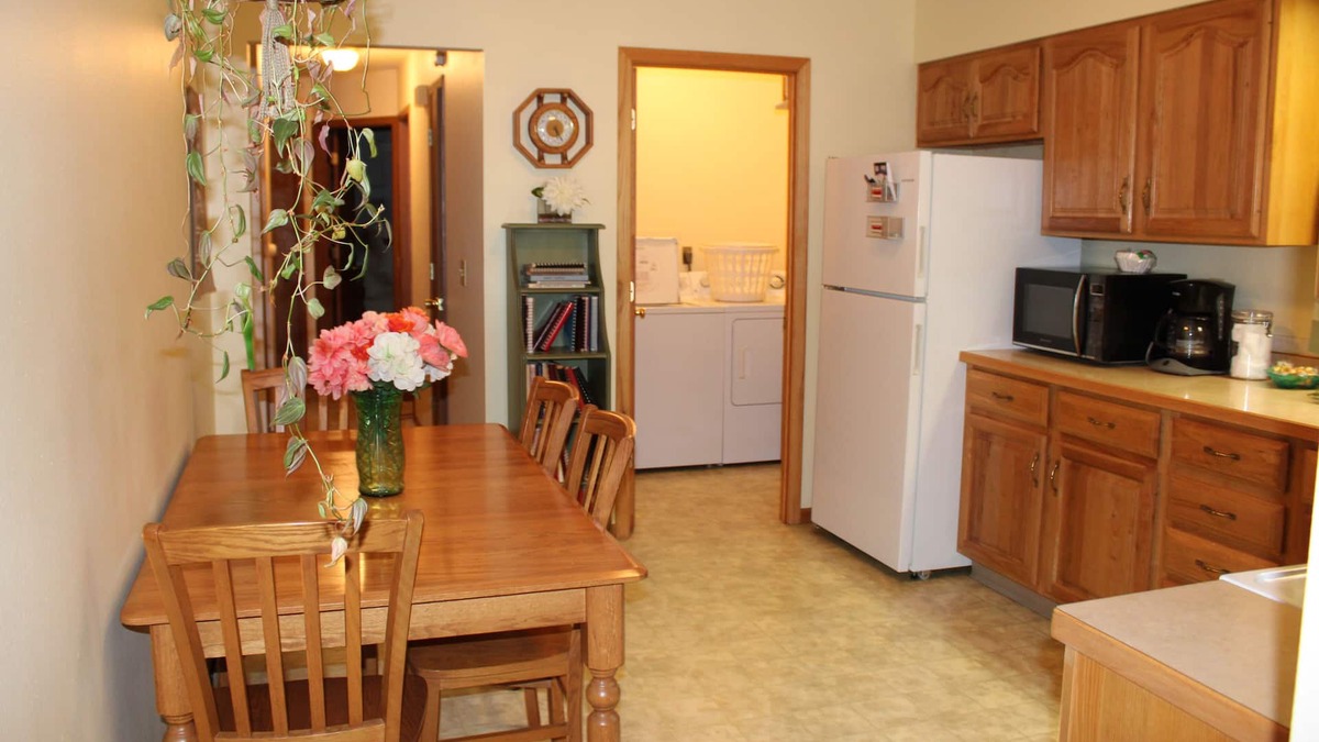 Twain House | Grandma's House - home away from home, close to UI, downtown IC and Coralville