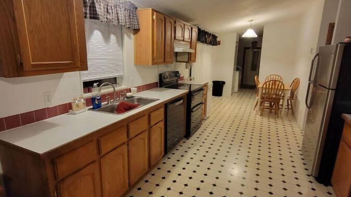 New Eucha House | Grandma's house is roomy inside and out. You'll feel right at home.