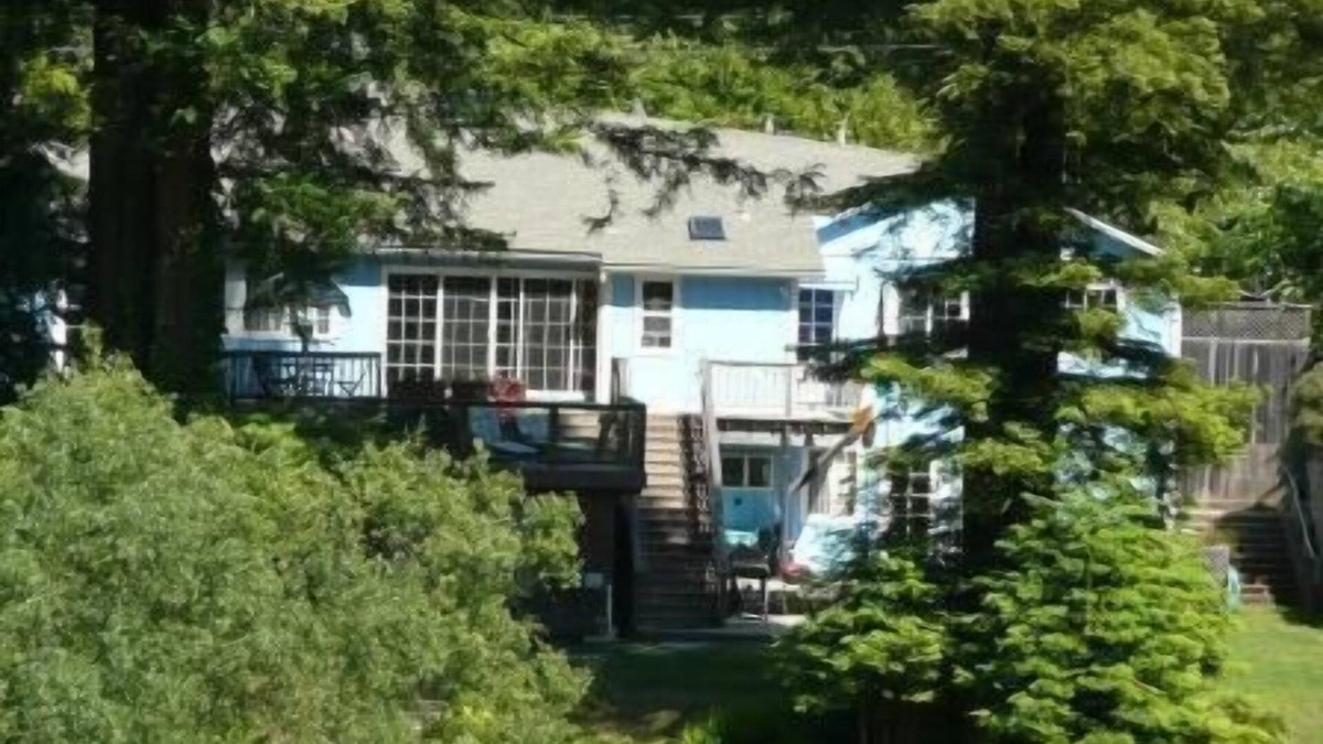 Northwood House | Grandma's House: Riverfront, Gorgeous View, Beach/Swimming/Canoeing Dog Friendly