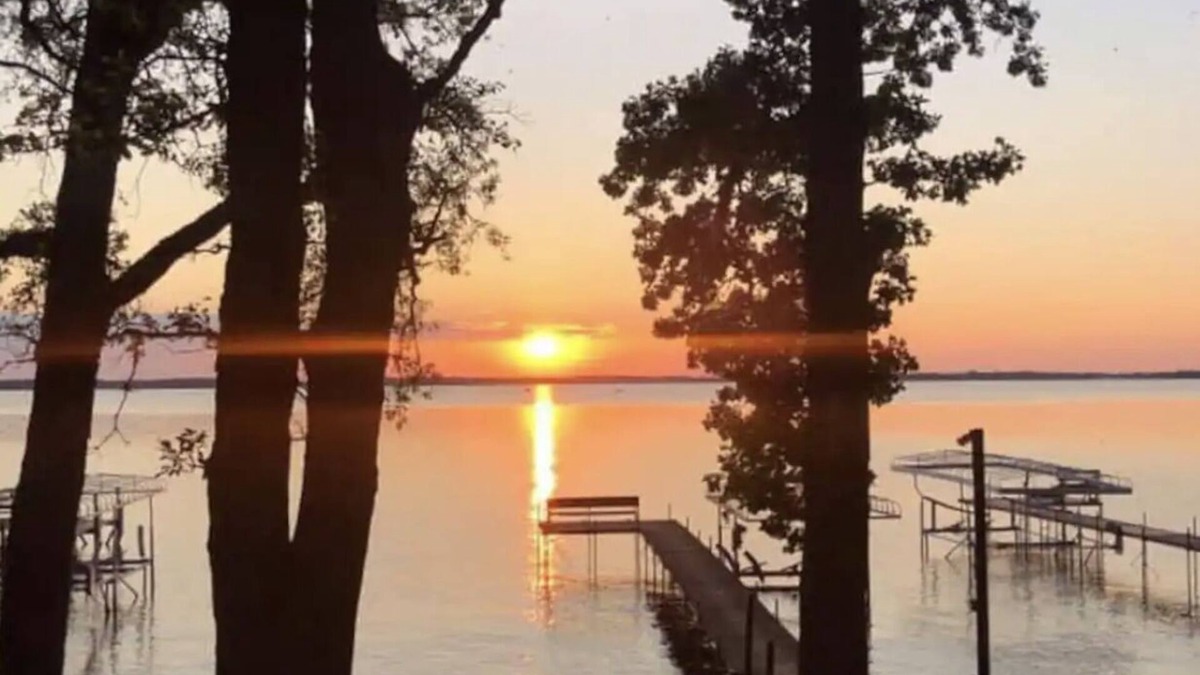 Spirit Lake Cottage | Grandpa's Sunset Cabin on Big Spirit Lake