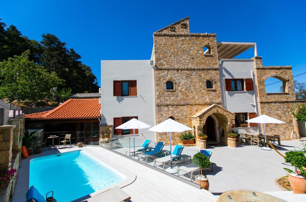 Mixorrouma Villa | Grandpas House - Countryside Villa with Private Pool & Whirlpool Tub