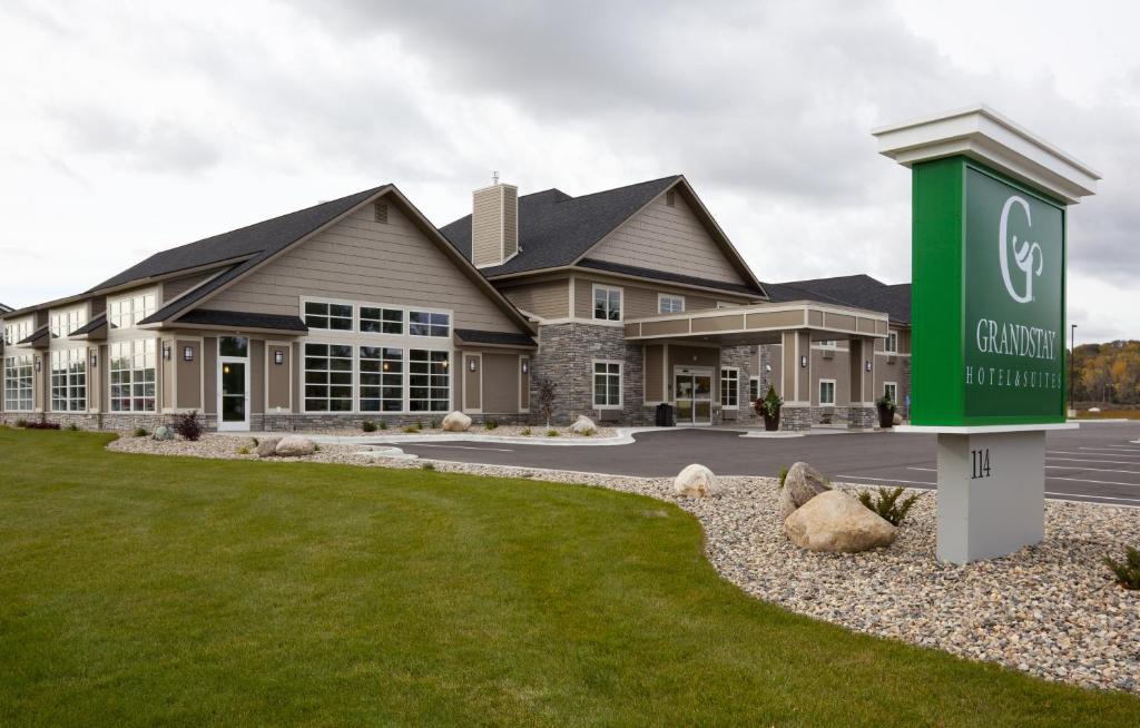Glenwood Hotel | GrandStay Hotel & Suites - Glenwood