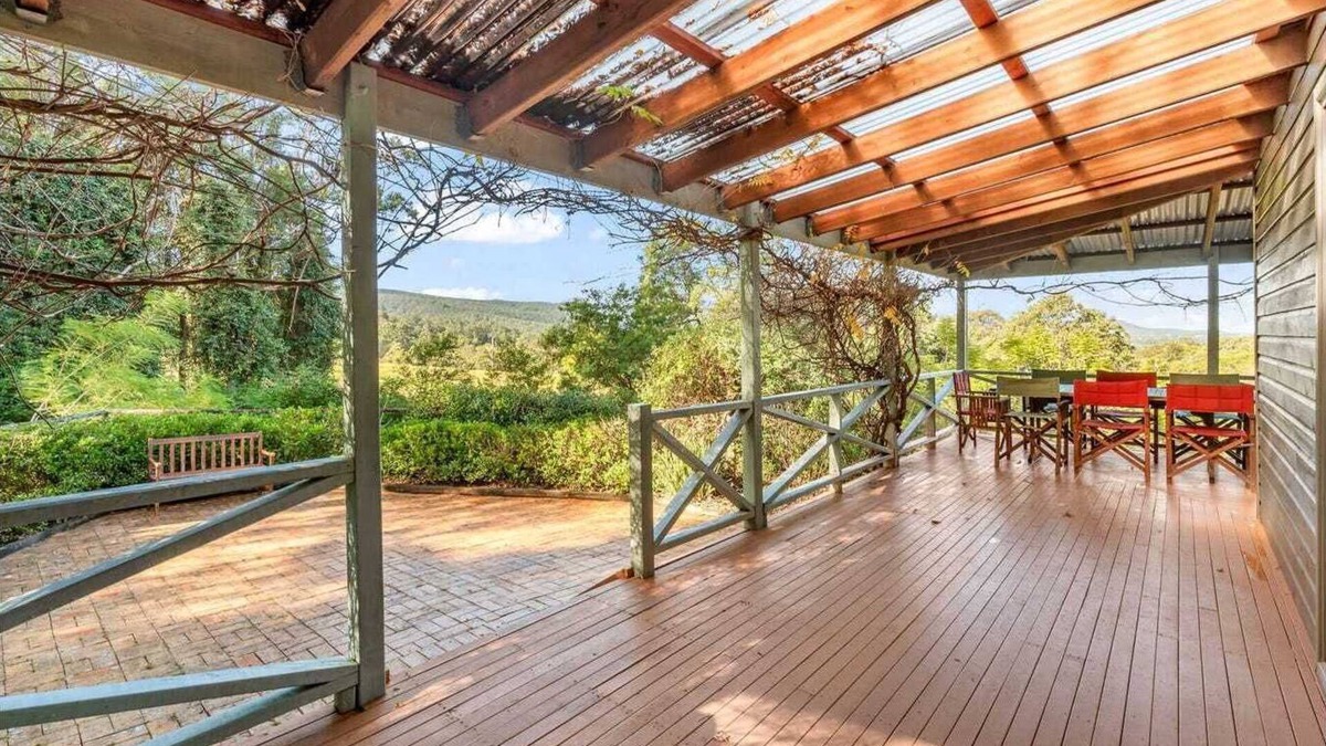 Bandon Grove Cabin | Grandview Lodge, a peaceful, spacious retreat. Sleeps 9 in 4 bedrooms