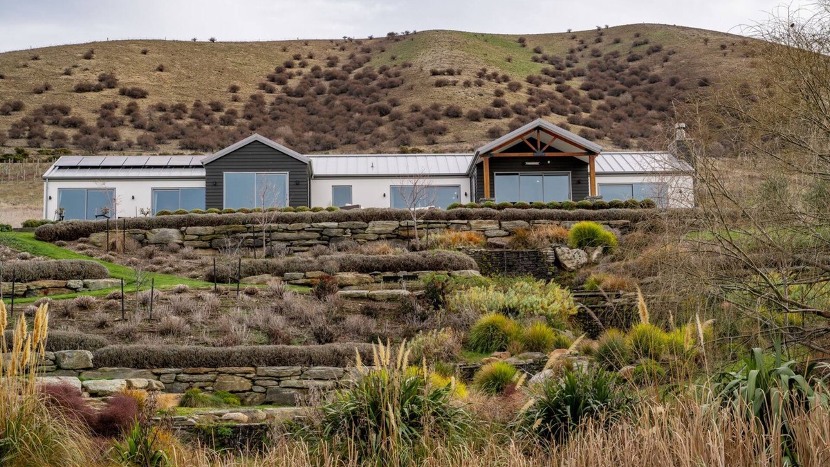 Lowburn House | Grandview Lodge – Lowburn Holiday Home