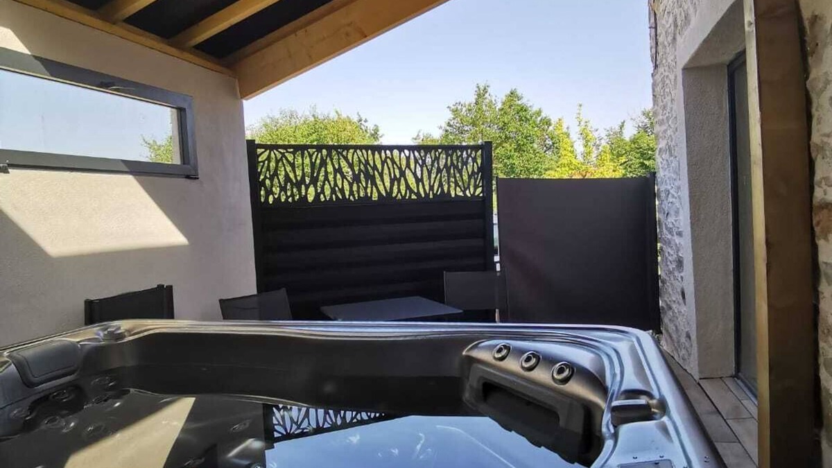 Landeronde House | Grange Rénovée Avec Jacuzzi