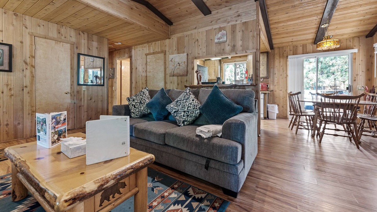 Sugarloaf House | Granny's Love Shack - Close to Hiking Trails, Fireplace, Deck, Barbecue
