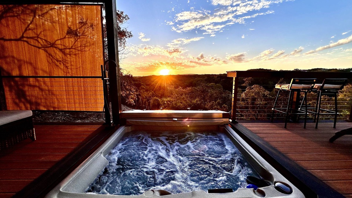 Wetmore Cabin | Grantham House Cozy Hill Country Stay