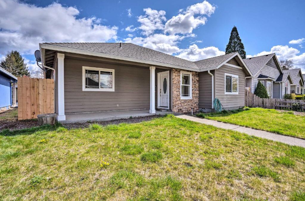 Grants Pass House | Grants Pass Home 1 Mi to Downtown and Rogue River!