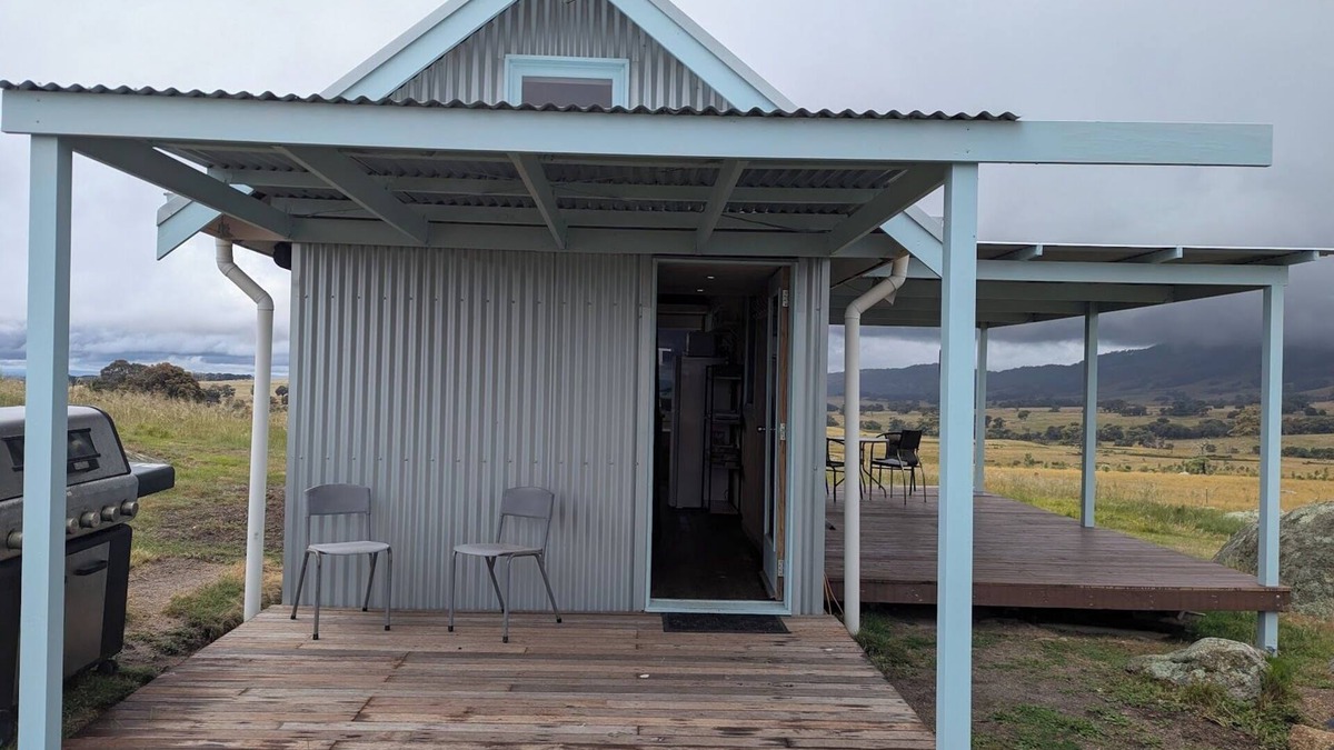Nulla Vale Cabin | Granum - A unique tiny cabin on farmland