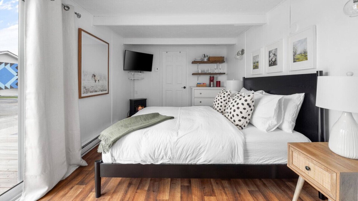 Wellington House | Grapevine Cottage at The Birch