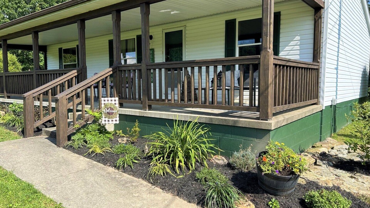Wilderness House | Grassy Meadow Getaway - HOT TUB!