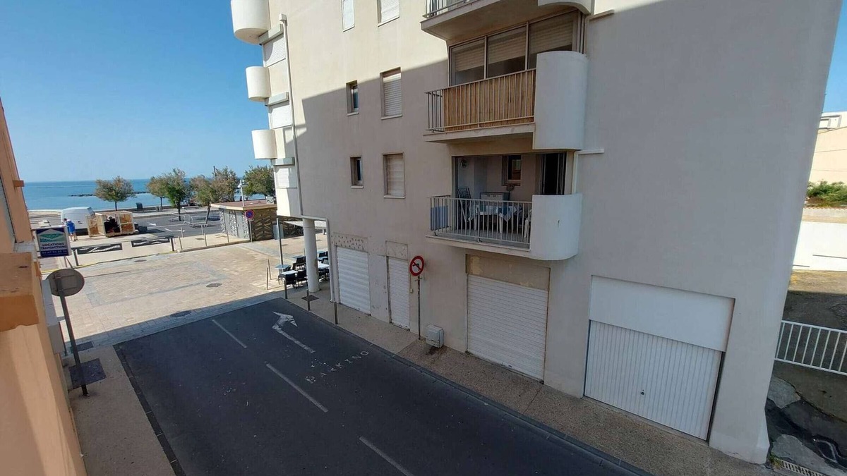 Le Grau-dʼAgde Apartment | Grau d'Agde: Renovated 2P apartment 20m from beach