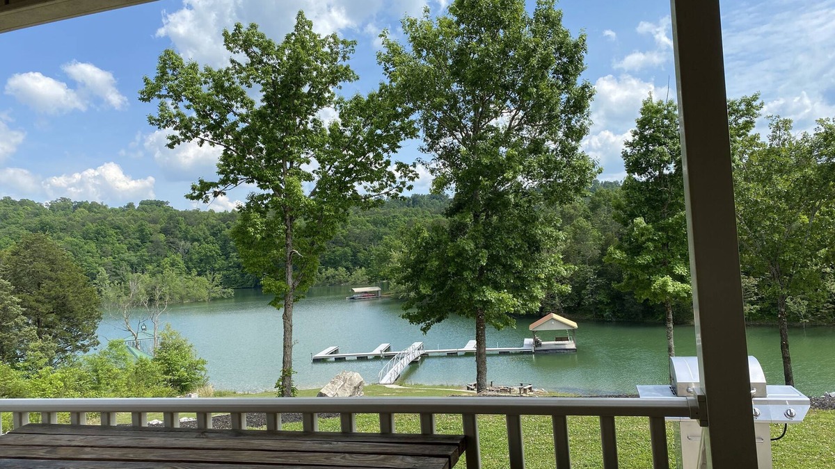 Jacksboro Cabin | Gravel Parking for Boats/Atv, single slip, located near Indian River Marina