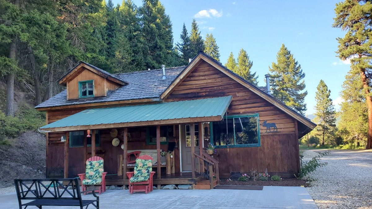 Lolo Cabin | Graves Creek Cabin get away .