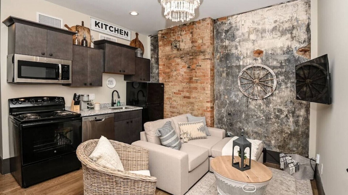 Over-the-Rhine Apartment | Gray Gardens | OTR Cincinnati