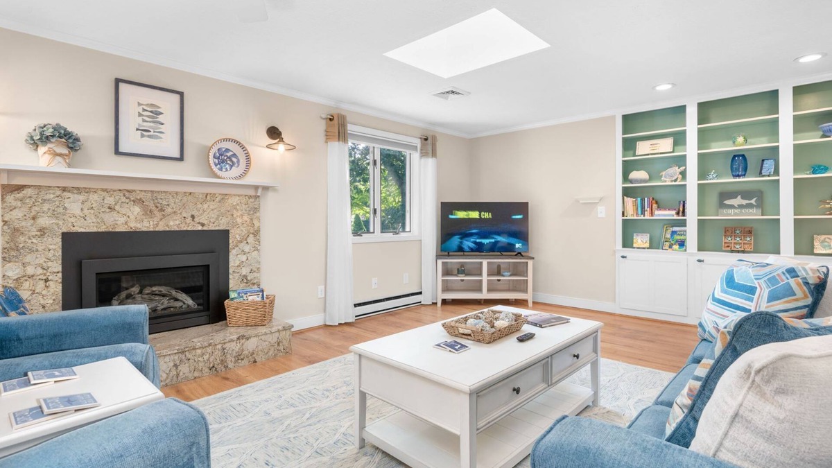 Yarmouth Port House | Gray's Getaway: Dog-Friendly Cottage Near Beach