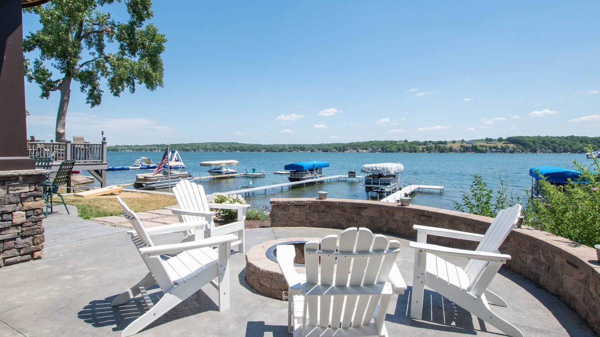 South Lima House | Grayshores Getaway: Spectacular Sunrise Views on Conesus Lake!