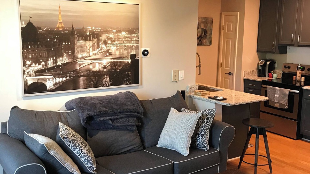 South Main Historic District Condo | Great 1/1 condo in the heart of downtown close to all the restaurants and bars.