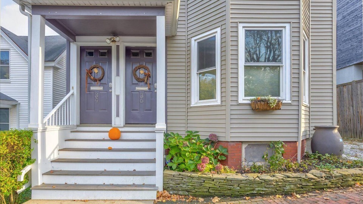 Munjoy Hill Apartment | Great 2 bedroom apartment on Munjoy Hill! Private backyard - walk everywhere!
