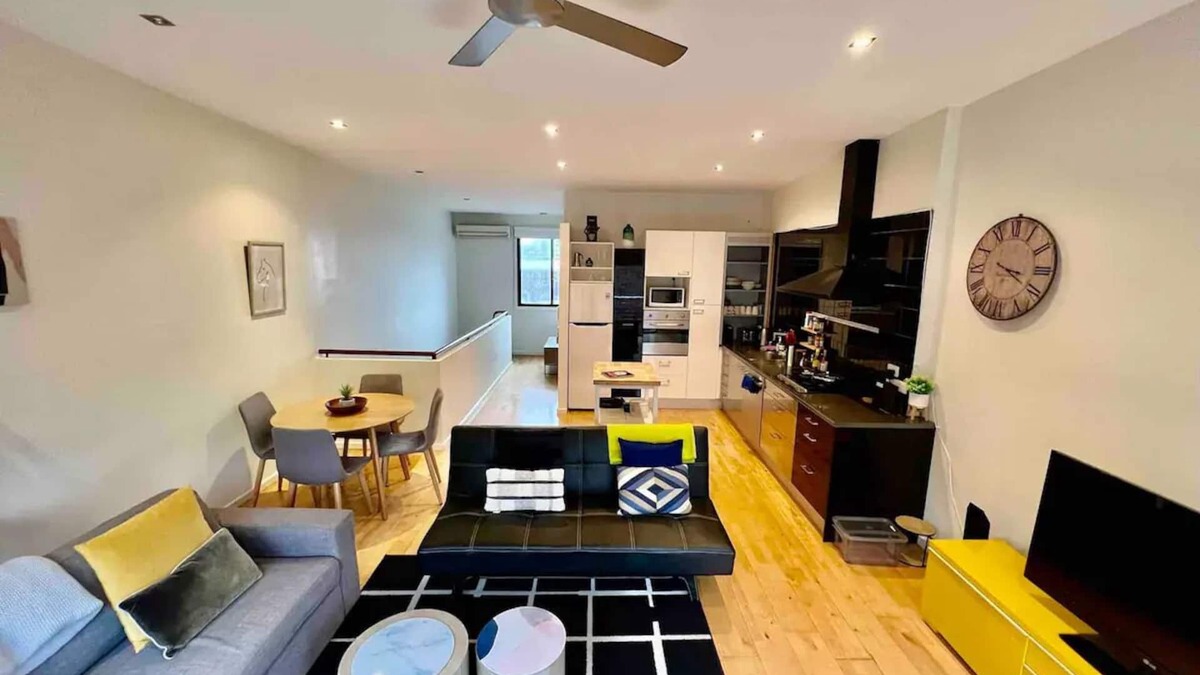 Ascot Vale House | Great 2 bedroom townhouse for short or long stays