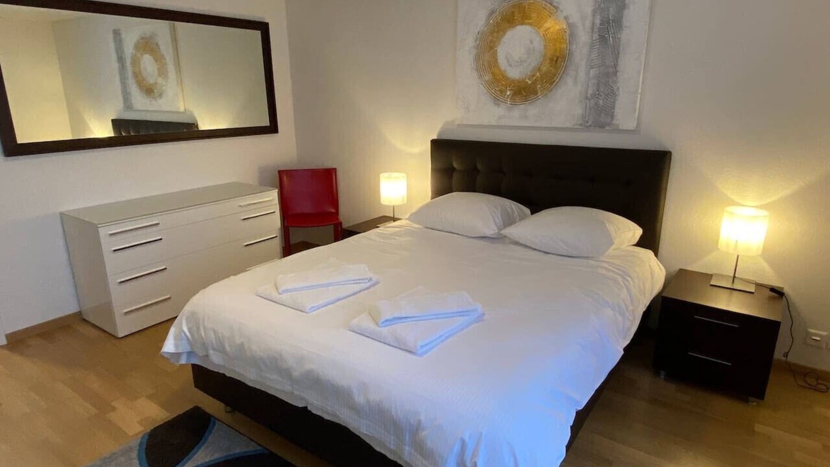 Muhlebach Apartment | Great 2 BR flat in the city center (Mainau 12)