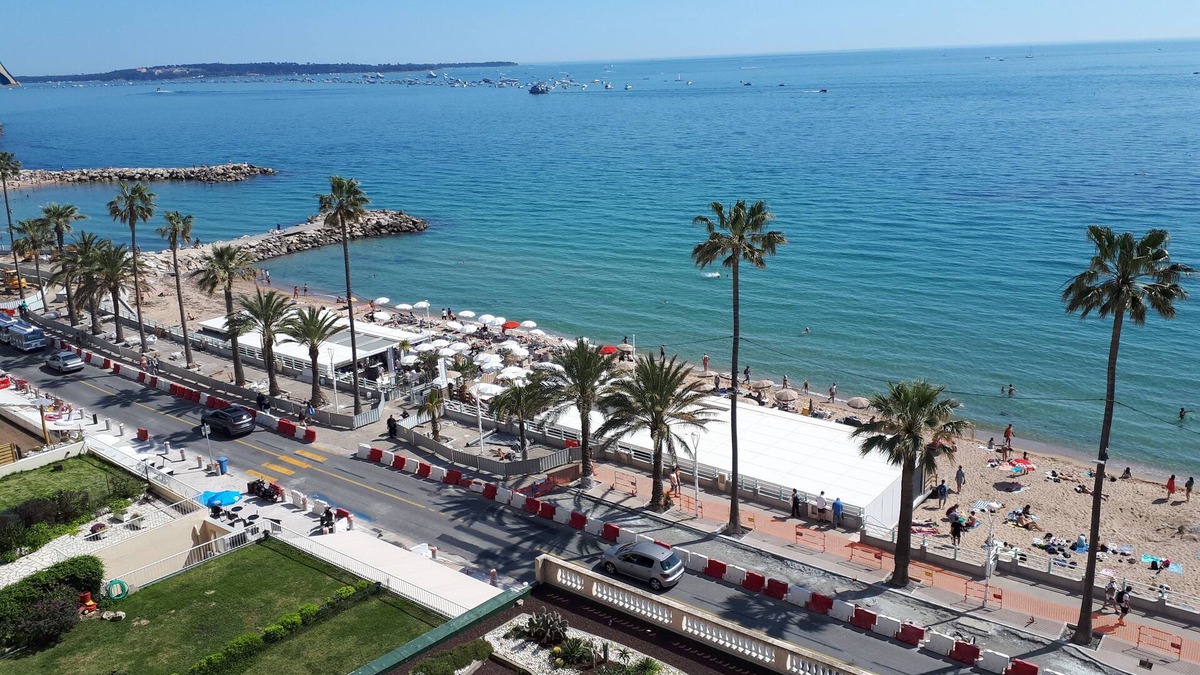 Le Suquet Apartment | Great 2 room apartment, with magnificient sea view , in front of the beach