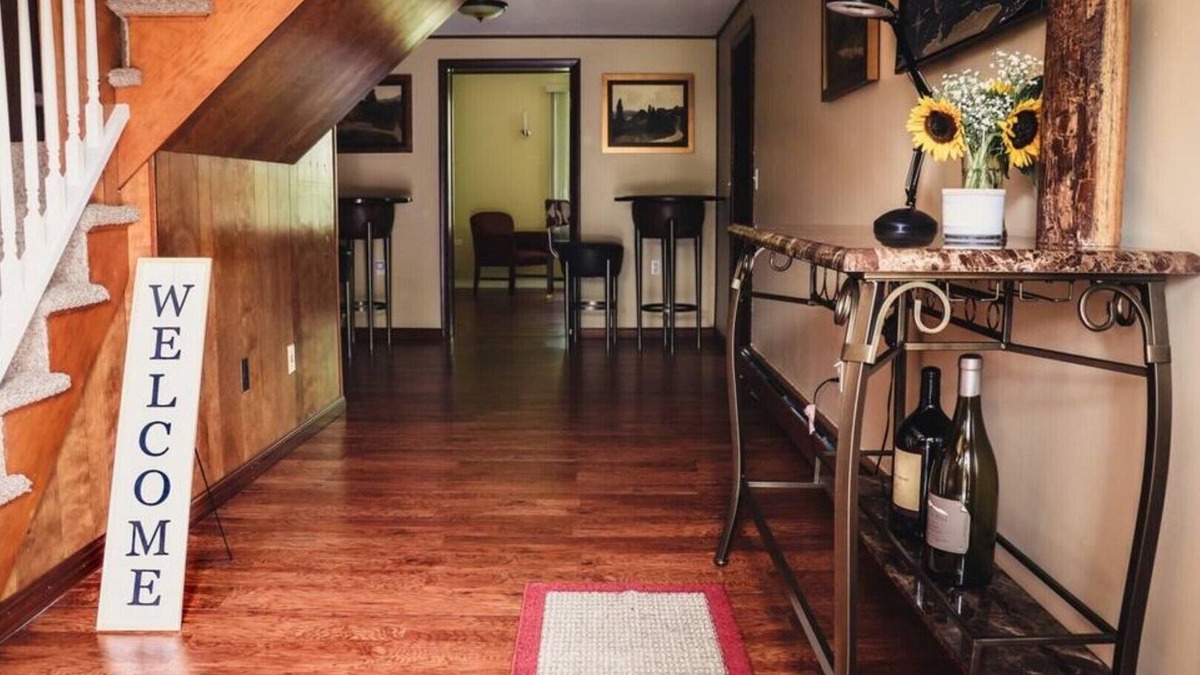 Preston Apartment | Great 3 Bedroom apartment 2 min to Foxwoods, patio