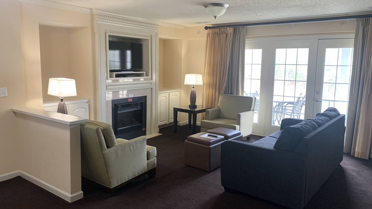 Berkeley Condo | Great 4BDR/4BA combined unit sleeps 12 in Williamsburg, VA