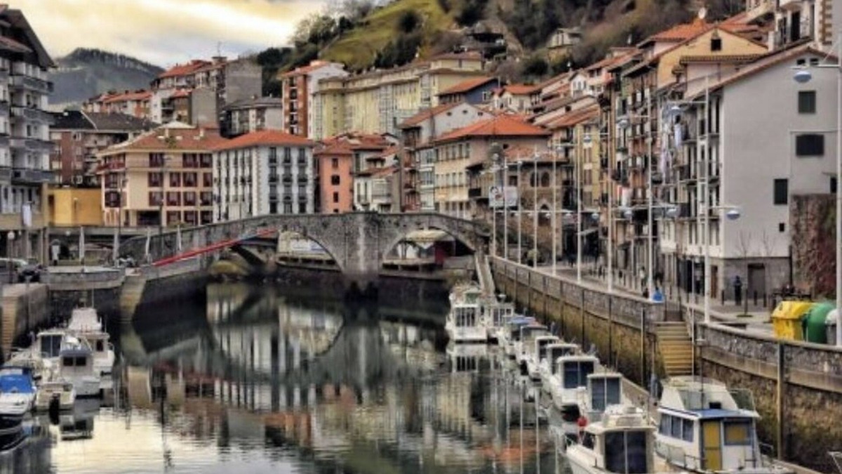 Ondarroa Apartment | Great accommodation on the coast of the Basque Country, with capacity for 8 to 10 people.