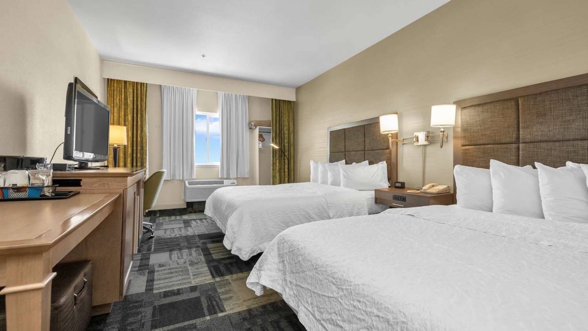 Vacaville Resort | Great Amenities Onsite! Outdoor Pool and Terrace, Free Continental Breakfast