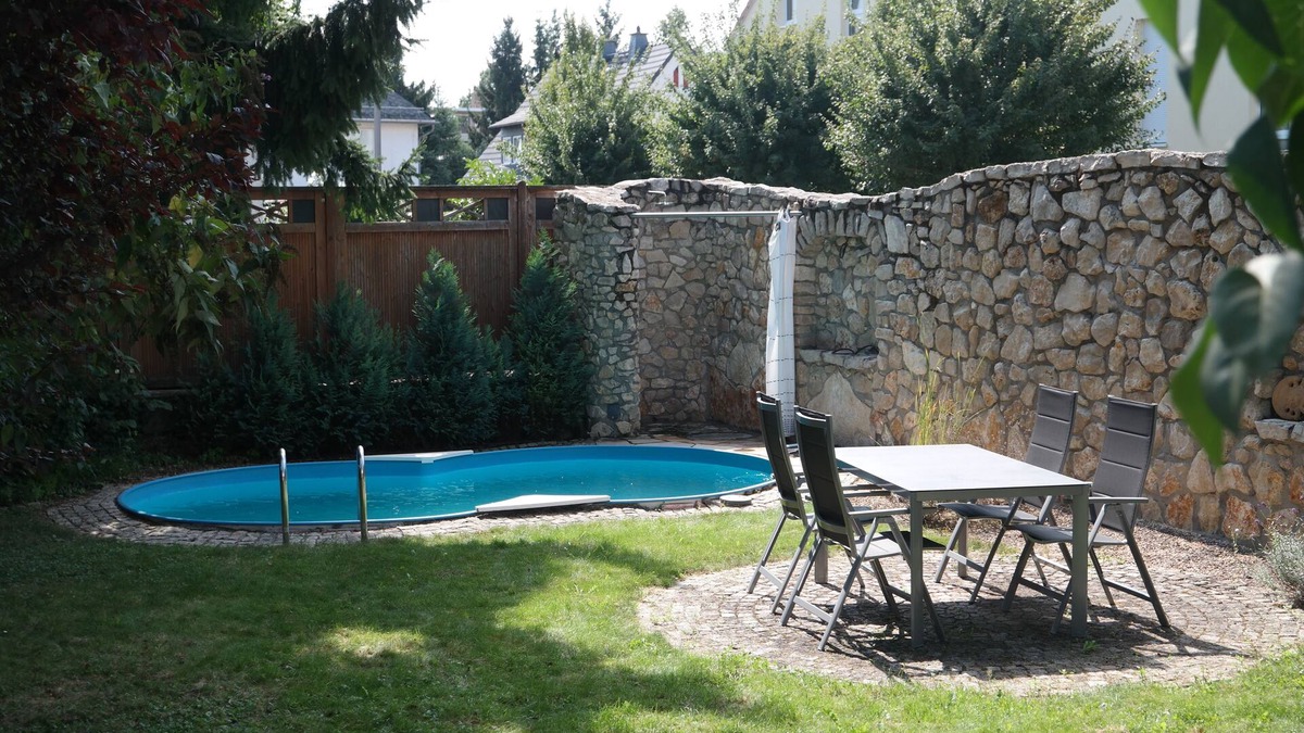 Laubenheim Apartment | Great apartment in Mz-Laubenheim, bus/train station nearby