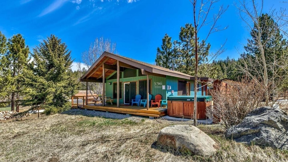 Pioneer Trail Ski Chalet | Great Cabin Available as a Seasonal Lease Available 31 days or more