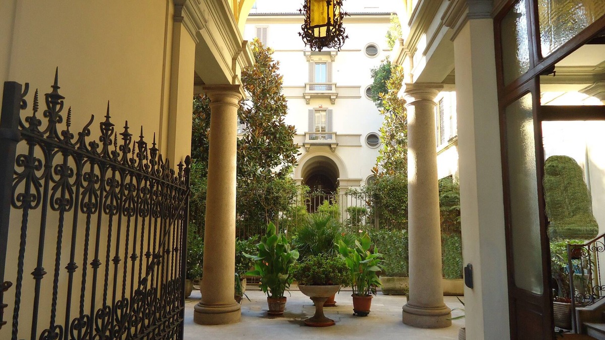 Tricolore Apartment | Great CENTRAL LOCATION Luxury Comfortable Romantic APARTMENT Fully Furnished