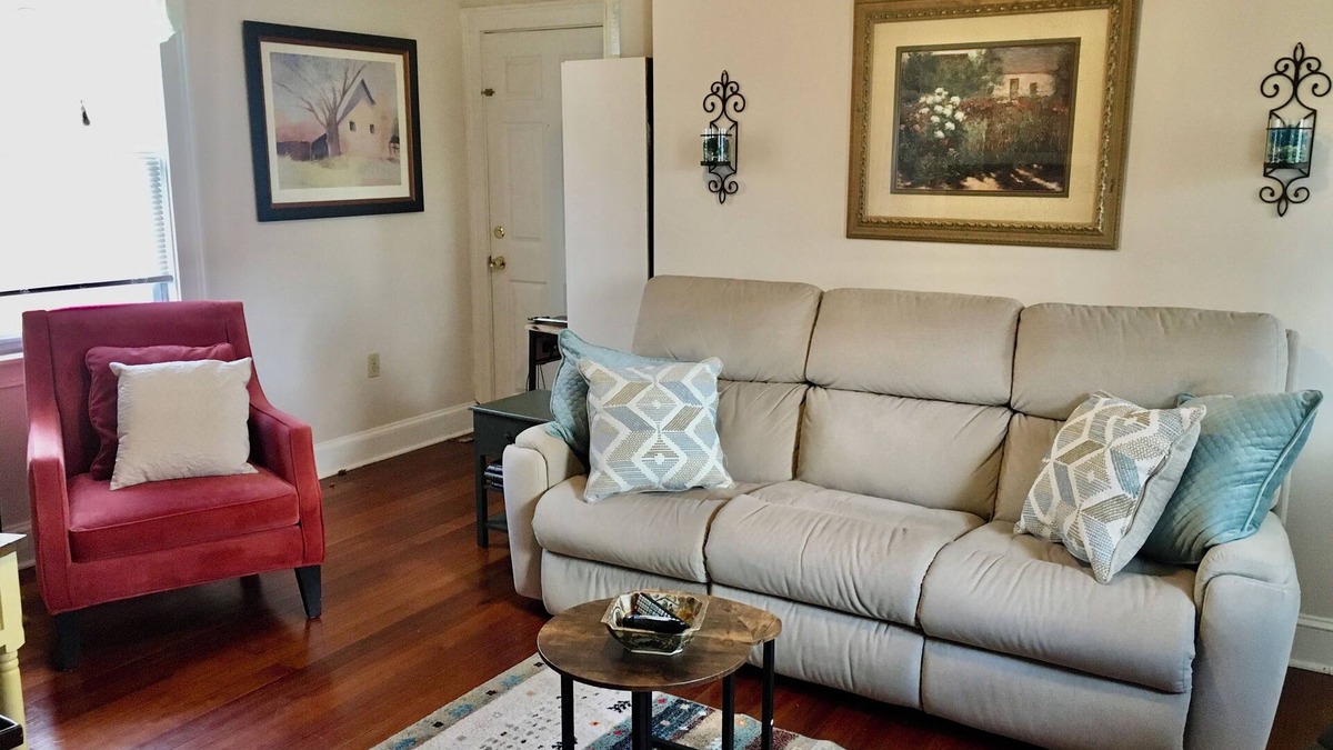 Norwood Apartment | Great Close to Boston Alternative. Lovely one Bedroom