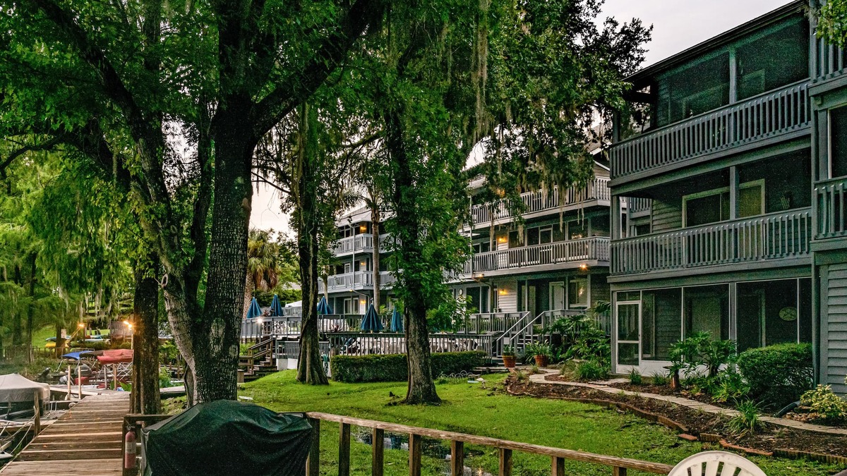 Dunnellon Condo | Great condo in Withlacoochee riverfront community - pool & hot tub access
