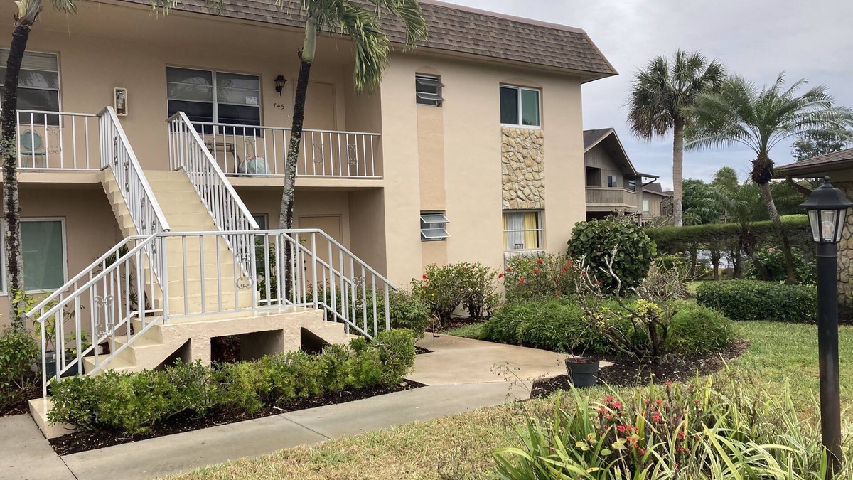 Palm River Estates House | Great condo on main level with beautiful backyard.
