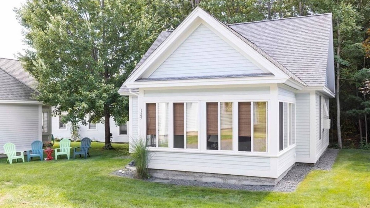 Moody Cottage | Great cottage in Summer Village with Central Air close to ocean!