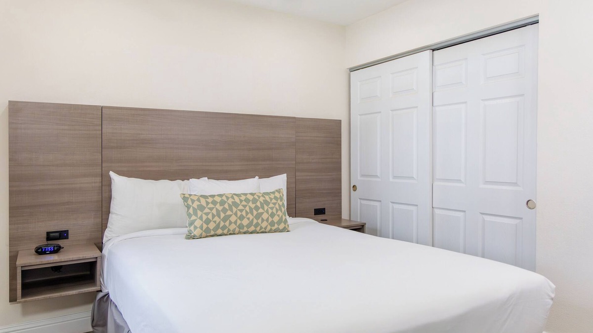 Steamboat Springs Hotel | Great Deal! Serene Unit, Near Ski Lifts, Free Shuttle Service, Hot Tub, Jacuzzi, Mountain Biking
