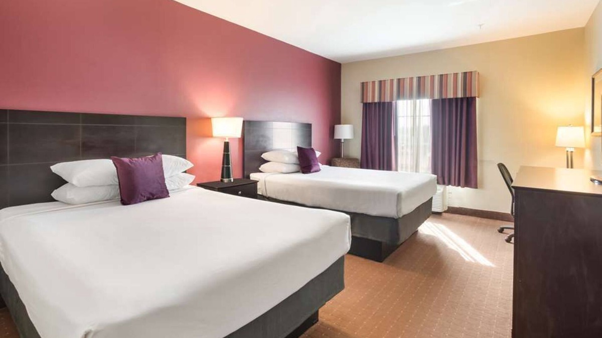 Saint Landry Hotel | Great Deals at Knights Inn Bunkie! 4 Units, Pool, Free Breakfast, Free Parking!
