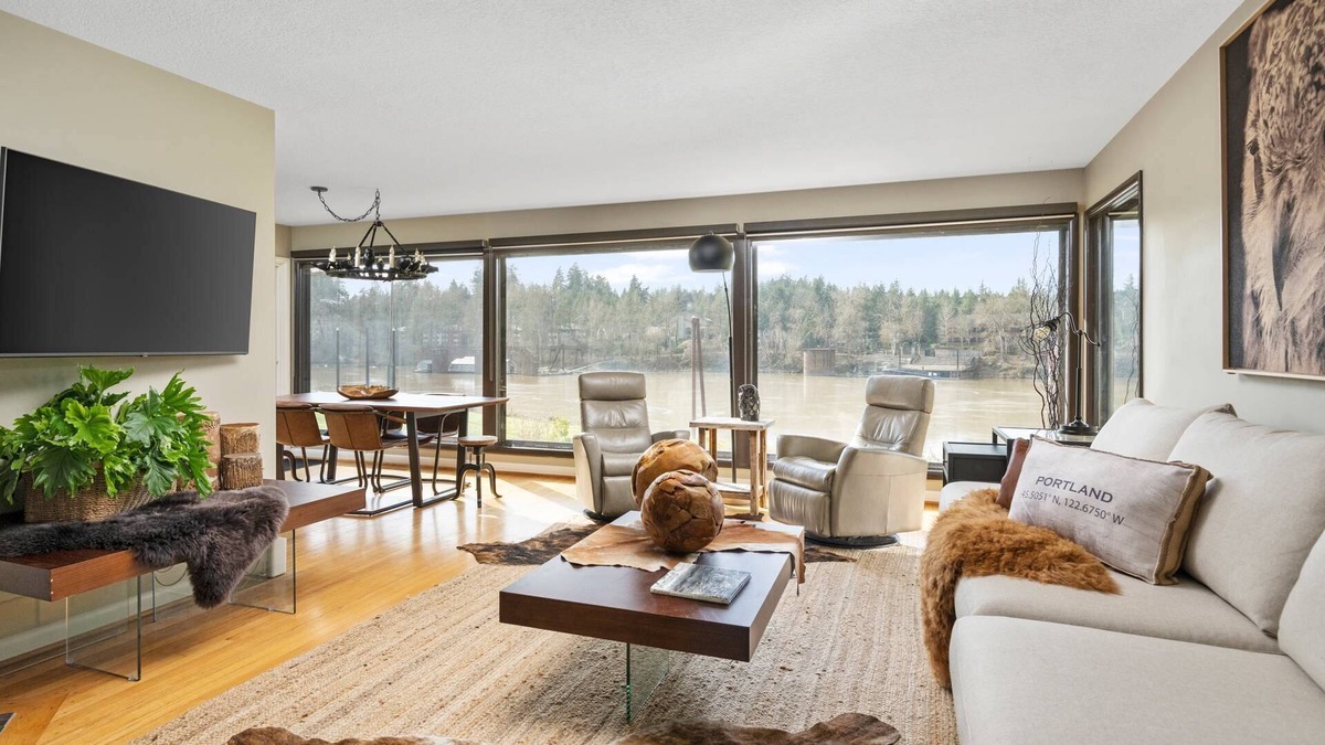 Oak Grove House | Great Deals on Summer Stays!