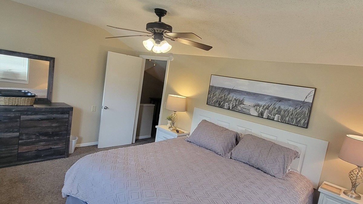 Dothan House | Great Dothan location near shopping and airport