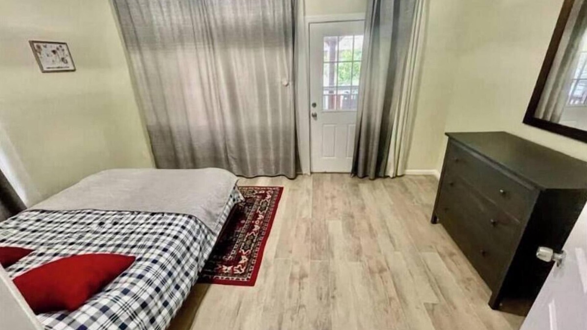 Sea Gate Apartment | Great duplex 3BR/2bth apartment on the ocean block