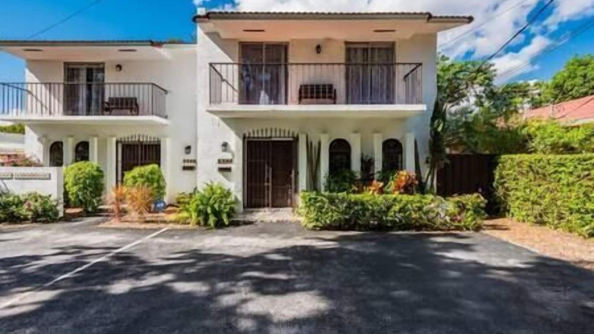 Coral Way House | Great Duplex Grove Central: 2 Houses 2 Patios. 5mi to Beach!