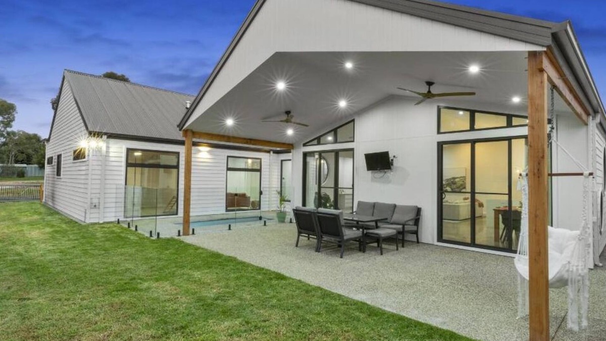 Marong House | Great entertainer on the outskirts of Bendigo. Family-friendly!