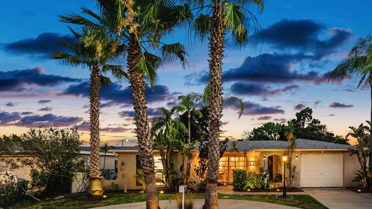 Regency Park House | 🌴 Great escape with private heated pool LOOK INSIDE