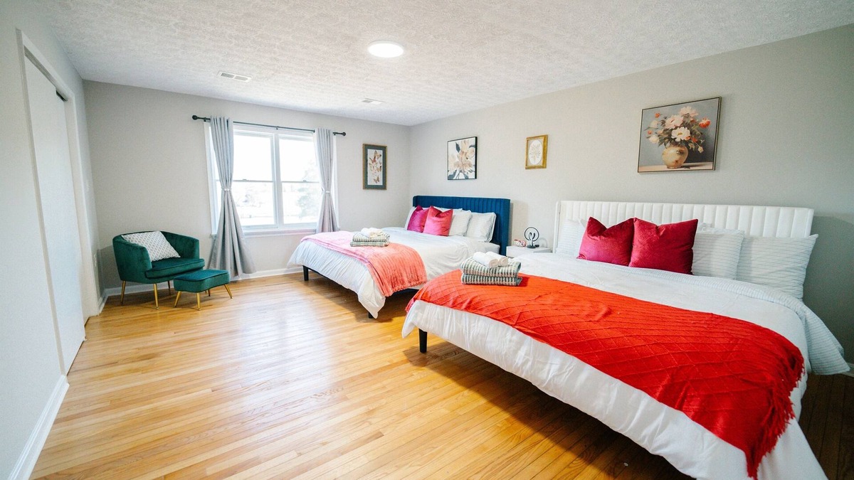 Great Falls House | Great Falls Cozy Getaway: 5BR/2BA Modern Retreat!