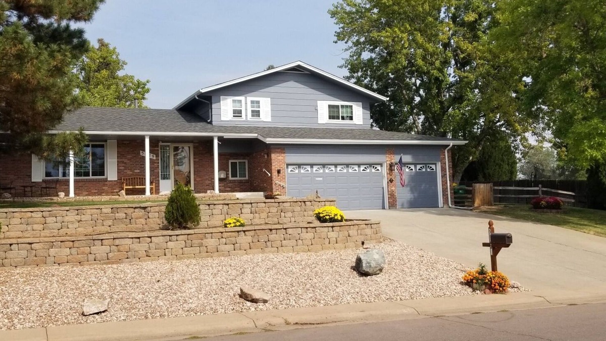 Columbine House | Great family vacation home on 1/2 acre in Littleton-SW Denver 3bd 2.5 baths