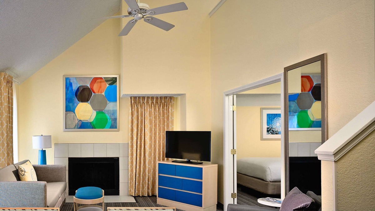 Westlake Hotel | Great Find! 2 Comfortable Units, Kitchen, Free Parking, Pool