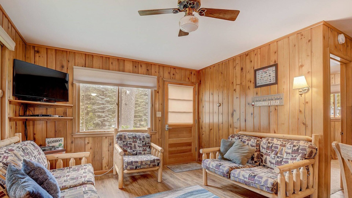 Markesan Cabin | Great Fishing! Lake Access. Arcades, Bikes,Firepit