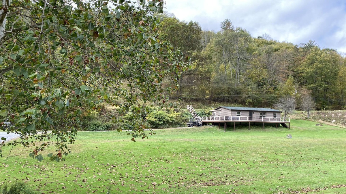 Austin House | Great fishing, snowmobile and hunting cabin